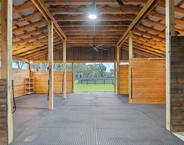 2 Count Fleet Drive - Photo Thumbnail 13