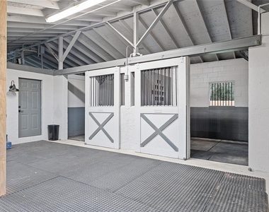 2 Count Fleet Drive - Photo Thumbnail 10