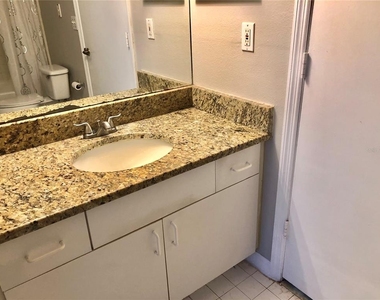 5542 Metrowest Boulevard - Photo Thumbnail 11
