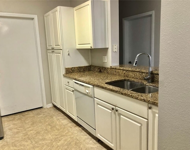 5542 Metrowest Boulevard - Photo Thumbnail 7