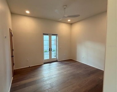 301 W Comstock Avenue - Photo Thumbnail 12