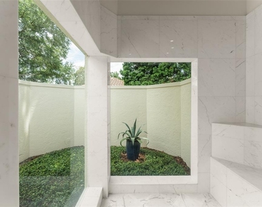 9701 Lake Isleworth Court - Photo Thumbnail 20