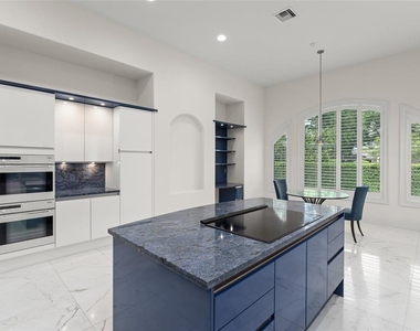 9701 Lake Isleworth Court - Photo Thumbnail 11