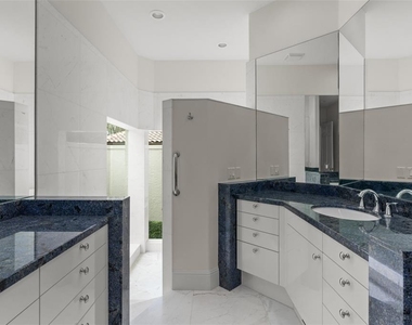 9701 Lake Isleworth Court - Photo Thumbnail 19