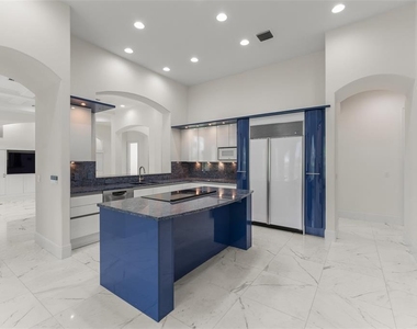 9701 Lake Isleworth Court - Photo Thumbnail 8