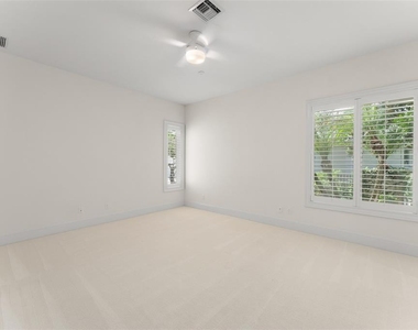 9701 Lake Isleworth Court - Photo Thumbnail 24