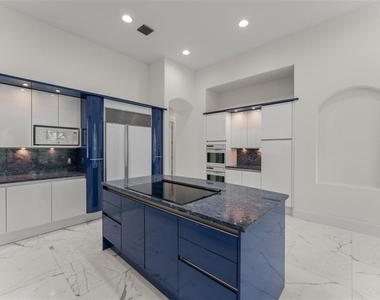 9701 Lake Isleworth Court - Photo Thumbnail 7