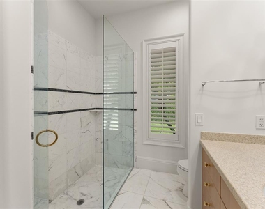 9701 Lake Isleworth Court - Photo Thumbnail 30