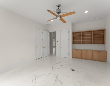 9701 Lake Isleworth Court - Photo Thumbnail 13