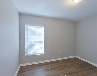 9810 N Santee Terrace - Photo Thumbnail 6
