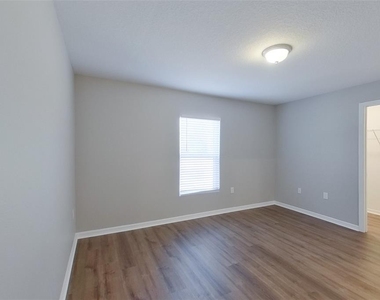 9810 N Santee Terrace - Photo Thumbnail 14