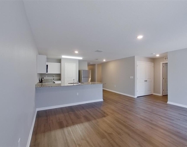 9810 N Santee Terrace - Photo Thumbnail 12