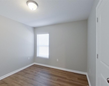 9810 N Santee Terrace - Photo Thumbnail 3