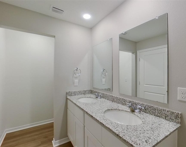 9810 N Santee Terrace - Photo Thumbnail 13