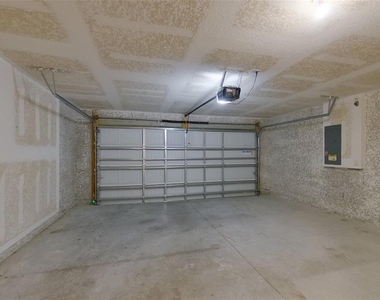 9810 N Santee Terrace - Photo Thumbnail 16
