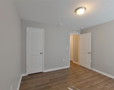 9810 N Santee Terrace - Photo Thumbnail 7