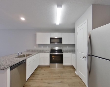 9810 N Santee Terrace - Photo Thumbnail 10
