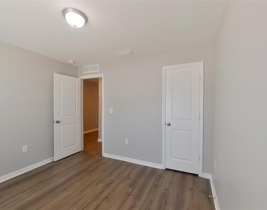 9810 N Santee Terrace - Photo Thumbnail 2