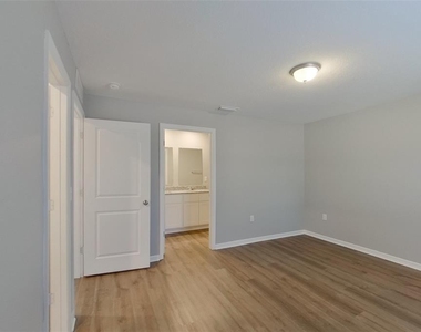 9810 N Santee Terrace - Photo Thumbnail 15