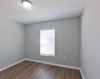 9810 N Santee Terrace - Photo Thumbnail 1