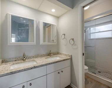 856 Chatham Drive - Photo Thumbnail 17