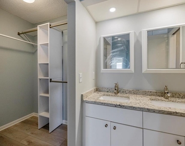 856 Chatham Drive - Photo Thumbnail 16