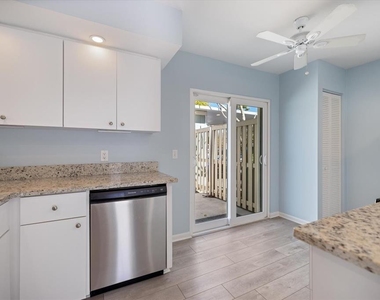 856 Chatham Drive - Photo Thumbnail 5