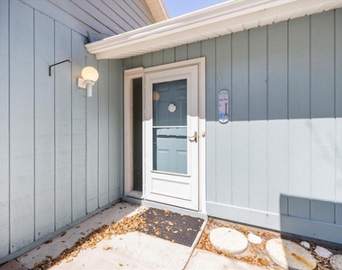 856 Chatham Drive - Photo Thumbnail 3