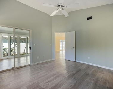 856 Chatham Drive - Photo Thumbnail 14