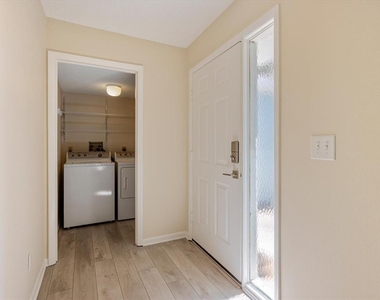 856 Chatham Drive - Photo Thumbnail 27