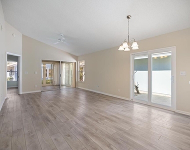 856 Chatham Drive - Photo Thumbnail 9