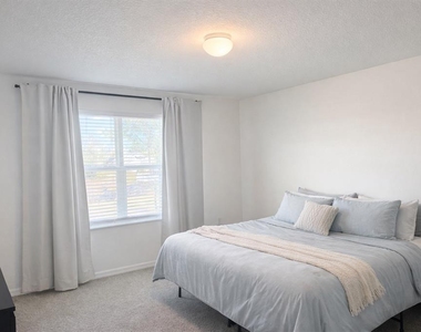 1536 Mirabella Circle - Photo Thumbnail 10