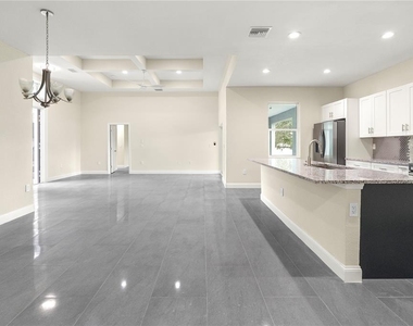 1043 Albert Ave - Photo Thumbnail 12