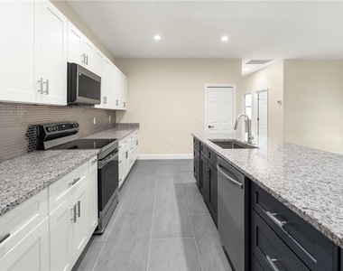 1043 Albert Ave - Photo Thumbnail 11