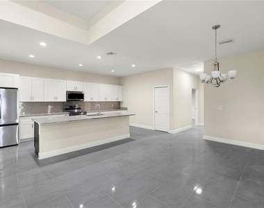 1043 Albert Ave - Photo Thumbnail 13