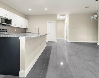 1043 Albert Ave - Photo Thumbnail 7