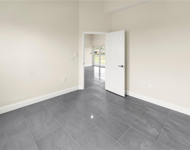 1043 Albert Ave - Photo Thumbnail 22