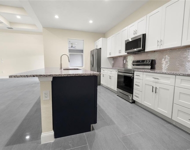 1043 Albert Ave - Photo Thumbnail 8