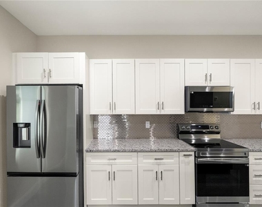 1043 Albert Ave - Photo Thumbnail 6