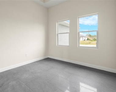 1043 Albert Ave - Photo Thumbnail 20