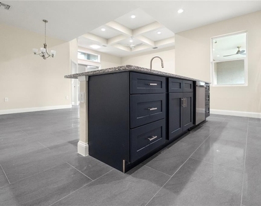 1043 Albert Ave - Photo Thumbnail 9
