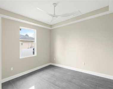 1043 Albert Ave - Photo Thumbnail 35
