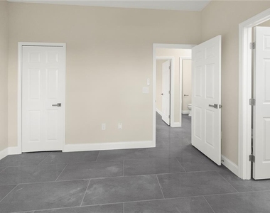 1043 Albert Ave - Photo Thumbnail 43