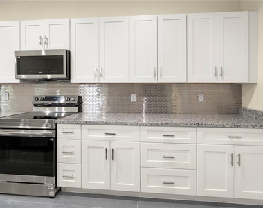 1043 Albert Ave - Photo Thumbnail 5