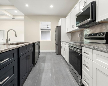 1043 Albert Ave - Photo Thumbnail 10