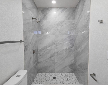 2423 Milton Avenue S - Photo Thumbnail 16