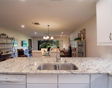5635 Golf Pointe Drive - Photo Thumbnail 4