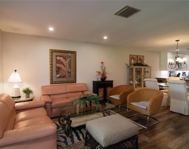5635 Golf Pointe Drive - Photo Thumbnail 9