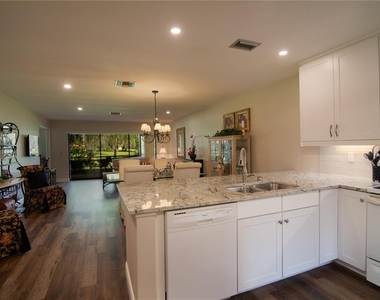 5635 Golf Pointe Drive - Photo Thumbnail 3
