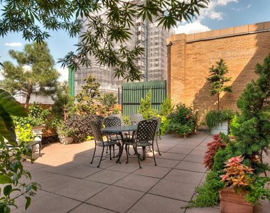 East 68th Street - Photo Thumbnail 7